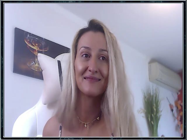 Live sex webcam photo for ClassyMelyna #257058825