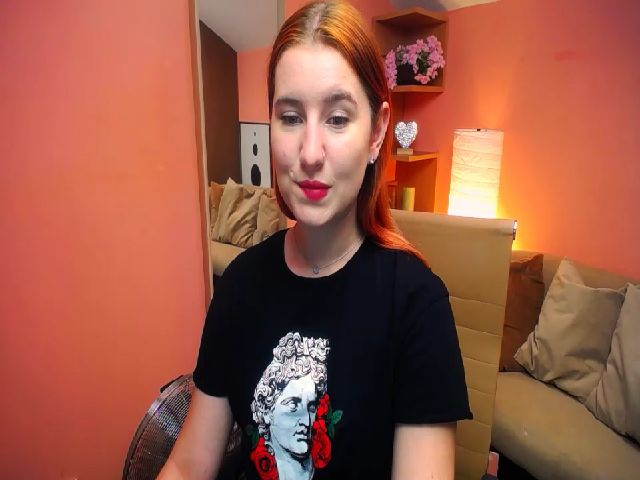 Live sex webcam photo for LunaFoxy #263607832