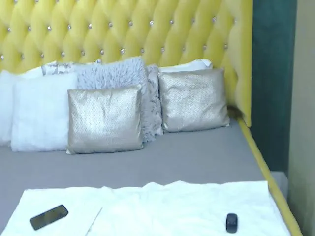 Live sex webcam photo for SoffyyHot #253746112