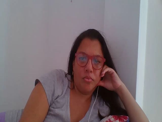 Live sex webcam photo for SweetLola01 #255130406