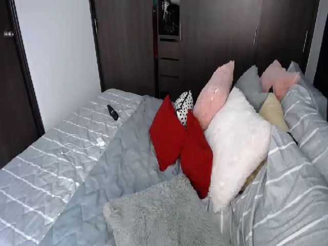 Live sex webcam photo for Valen_giraldo #255776838