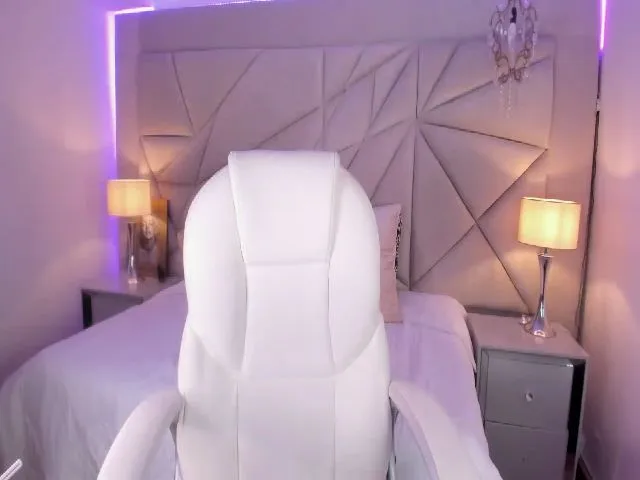 Live sex webcam photo for Evelynwoods #263220975