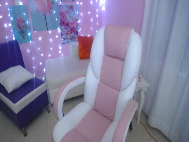 Live sex webcam photo for Lunita_start #252646854