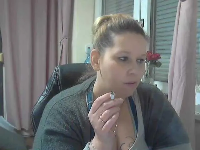 Live sex webcam photo for Mrs-Luder #287956071