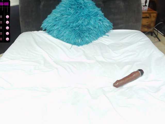 Live sex webcam photo for Zoe-Smith #242142383