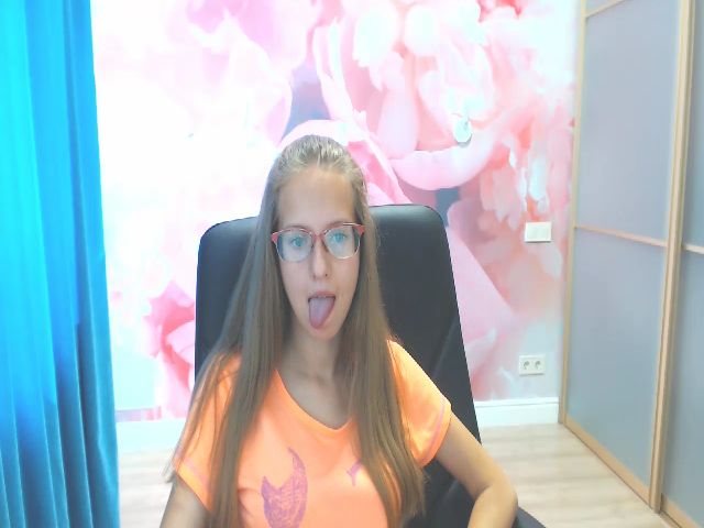 Live sex webcam photo for Alice_Adamsi #254068053