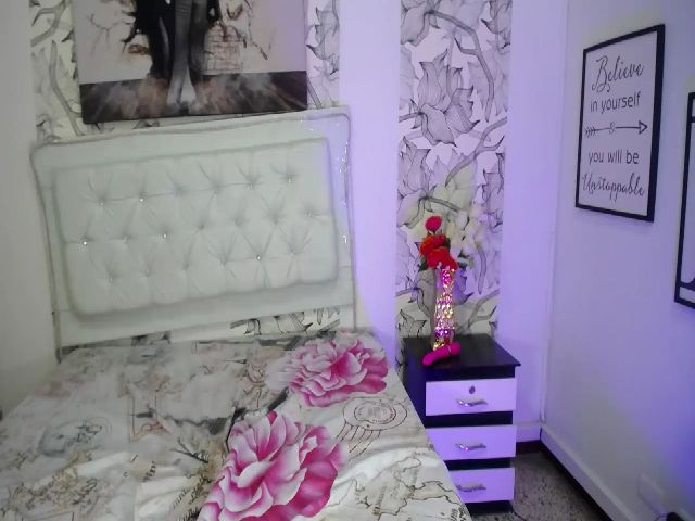 Live sex webcam photo for Kassandra_01 #262114152