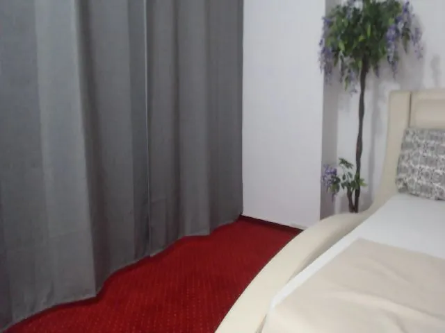 Live sex webcam photo for Erikajordan #254049301