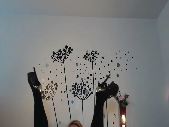 Live sex webcam photo for voluptuousDDD #257754159