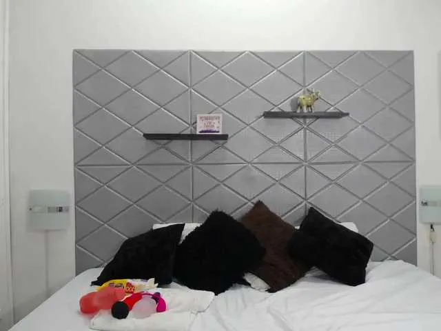 Live sex webcam photo for sofia-lopeez #248457376