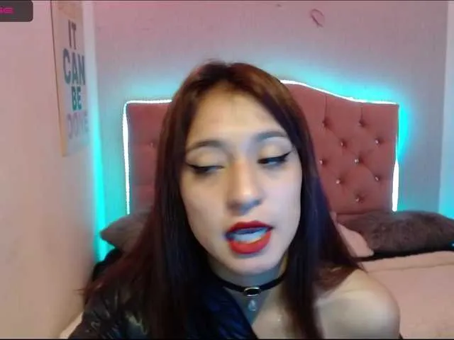 Live sex webcam photo for Kira-Watson #251574180