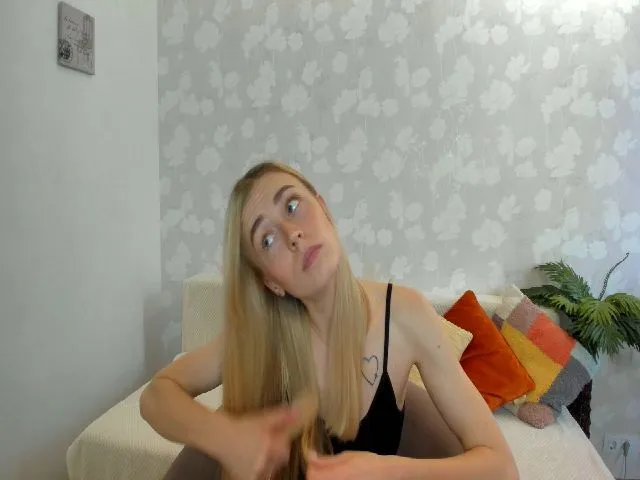 Live sex webcam photo for MissisRexa #254741524