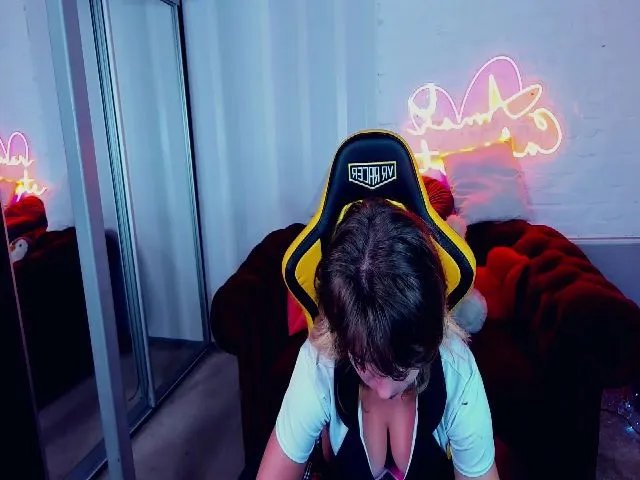 Live sex webcam photo for WhiteFoxi #260893044