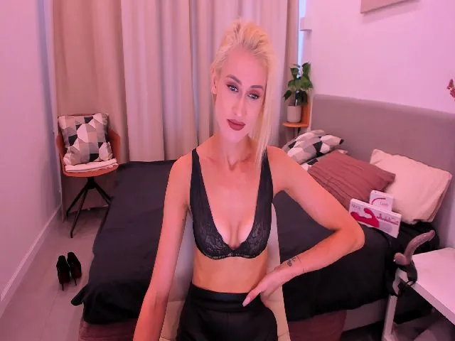Live sex webcam photo for FrancesYork #262007826