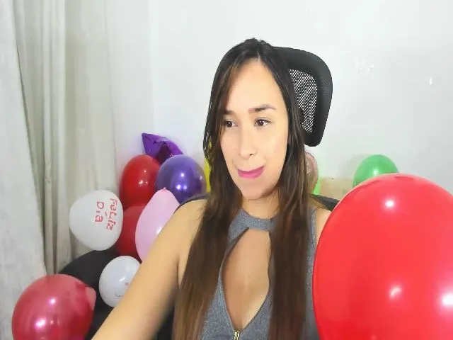 Live sex webcam photo for PaulinaSoler #264627419