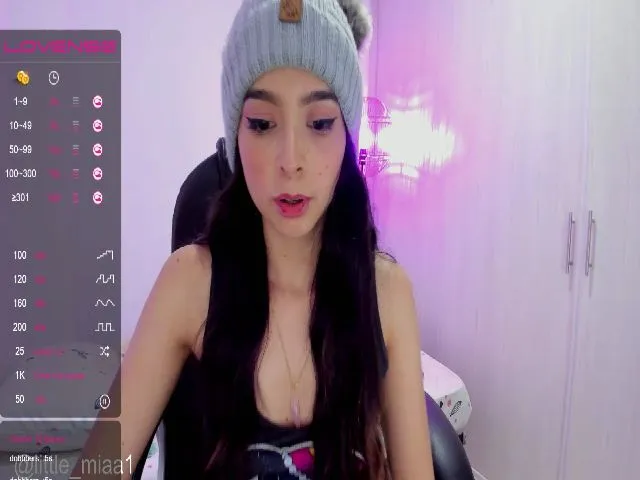 Live sex webcam photo for Little_Miaa1 #259828278
