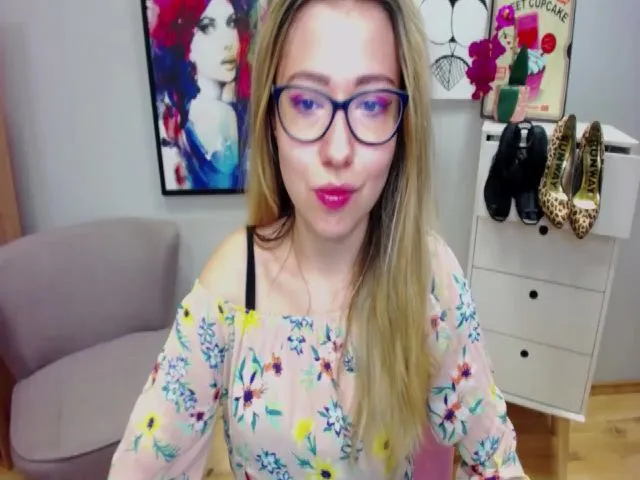 Live sex webcam photo for HeidiFLOWER #263556986