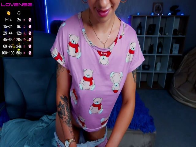 Live sex webcam photo for LittlleAngela #263648961