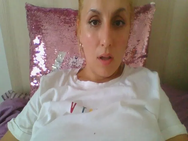 Live sex webcam photo for squirtvicky #255367796