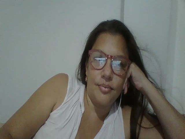 Live sex webcam photo for SweetLola01 #261870997