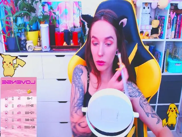 Live sex webcam photo for JinjerMoon #260564450