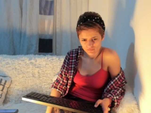 Live sex webcam photo for EllaRose29 #241244700