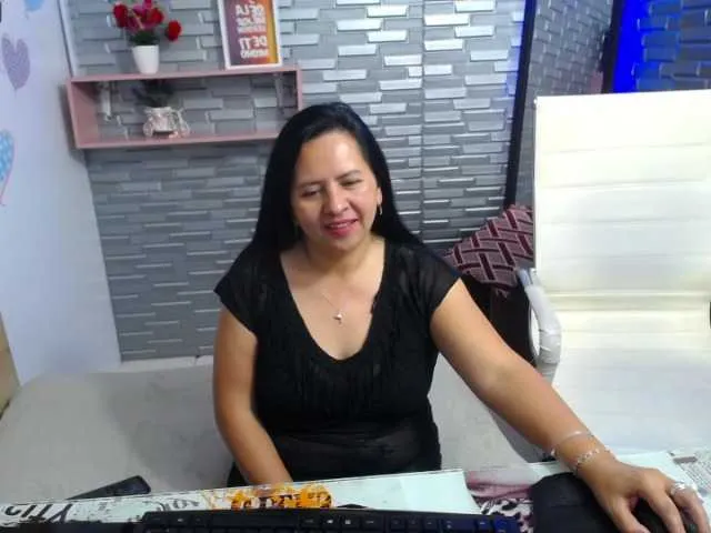 Live sex webcam photo for LaurenMature #262753330