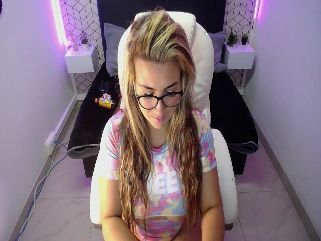 Live sex webcam photo for Lunahot48 #255409237