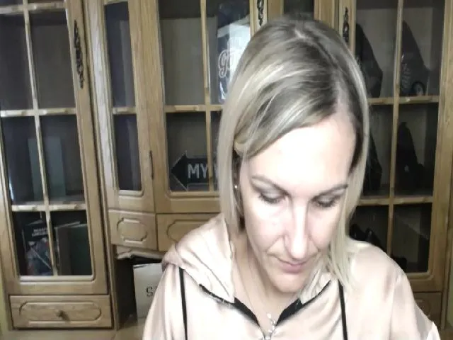 Live sex webcam photo for MiliEsiens #255861829