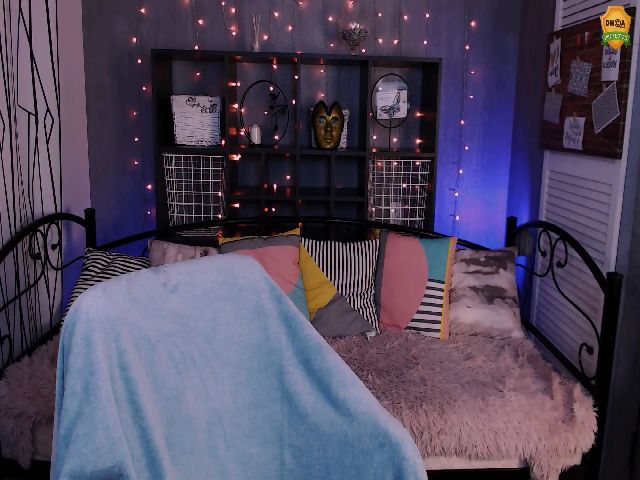 Live sex webcam photo for LynneDawson #257735273