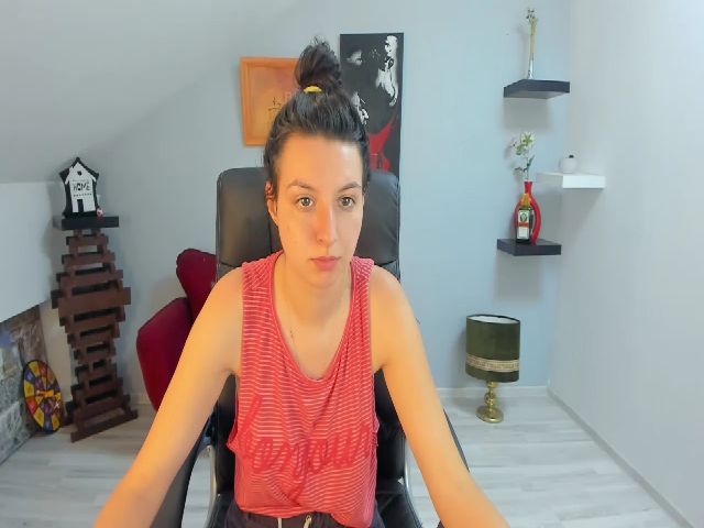 Live sex webcam photo for LizzieBrie #255284811