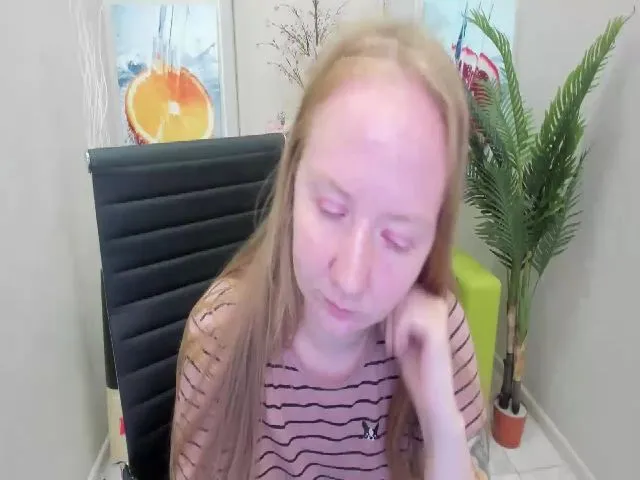 Live sex webcam photo for StunningKelly #255859932