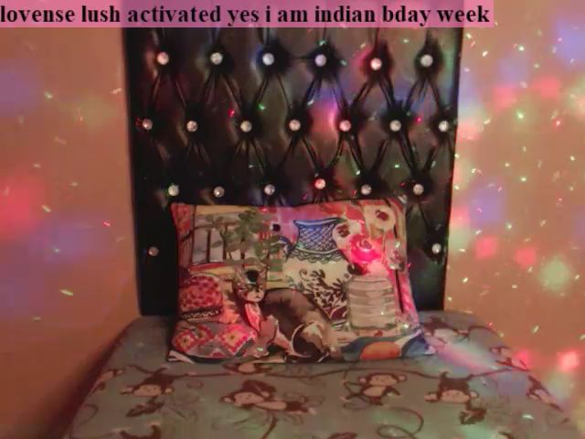 Live sex webcam photo for PARADISEQEEN #254652322