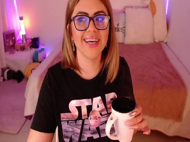 Live sex webcam photo for ellenmeow #253669464