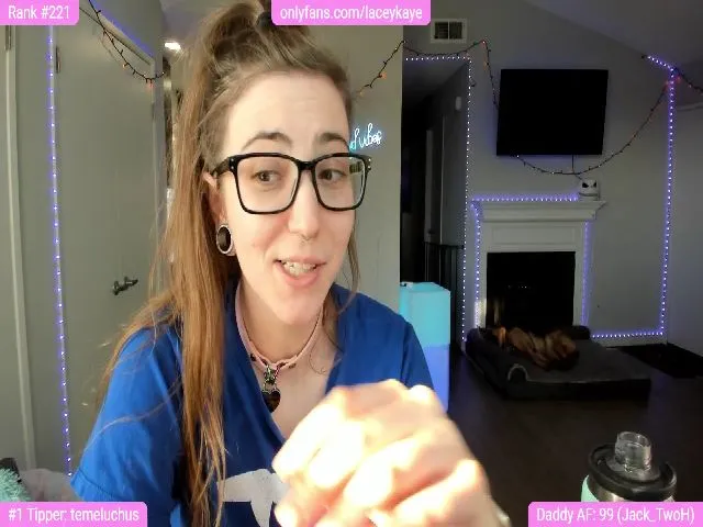Live sex webcam photo for TheSharkQueen #261058541