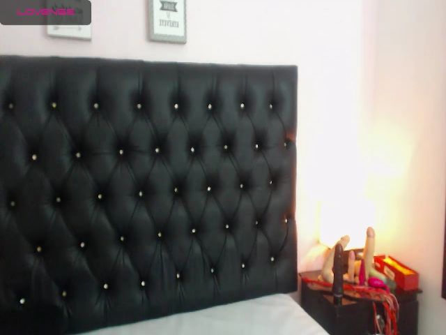 Live sex webcam photo for Shantal_19 #253922873