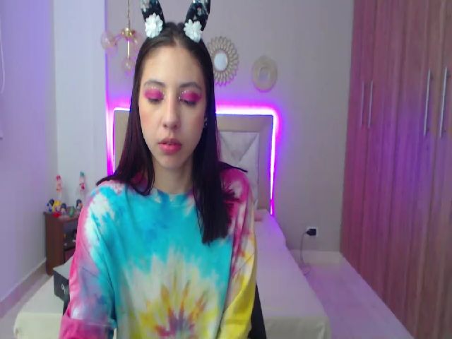 Live sex webcam photo for Emily_evans18 #261143506