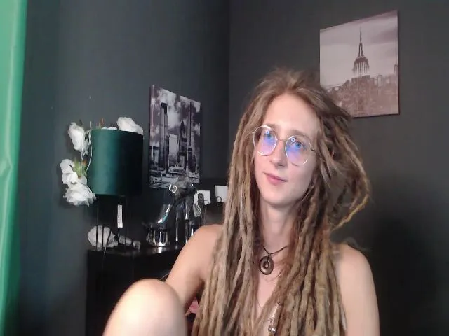 Live sex webcam photo for KINKYkeira #254094397