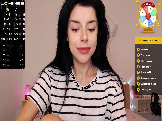 Live sex webcam photo for YourPeachy #263922578