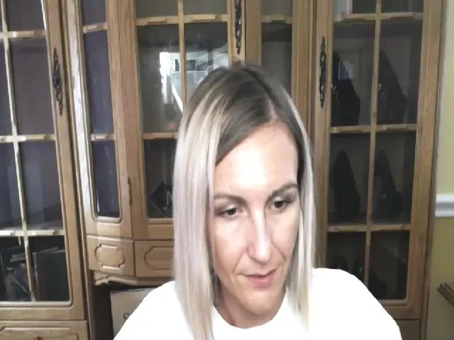 Live sex webcam photo for MiliEsiens #261319396