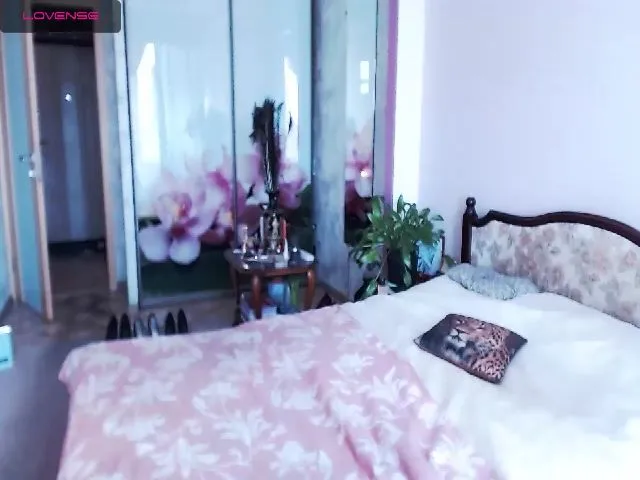 Live sex webcam photo for JuliannaLux #254728181