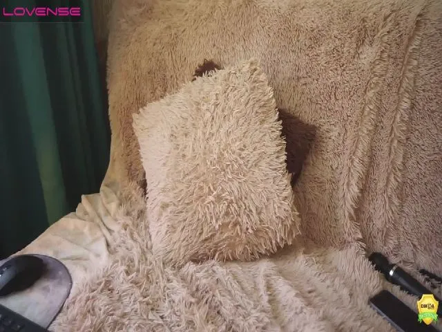 Live sex webcam photo for JannieJoo #253701603