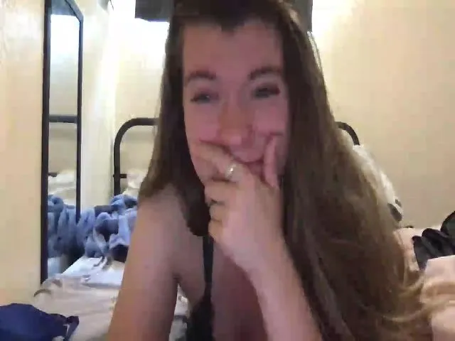 Live sex webcam photo for Trixiegirl3 #259990694