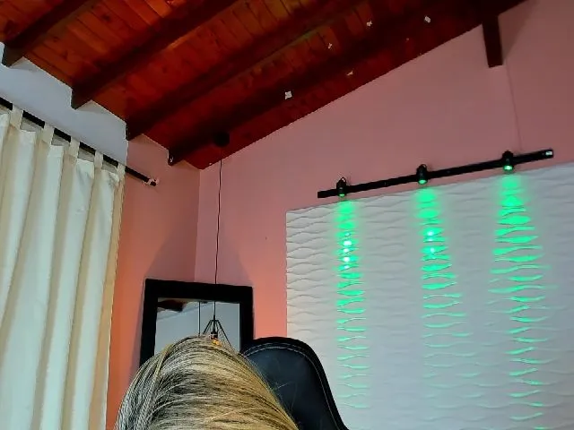 Live sex webcam photo for IsabelaBrown #252361581