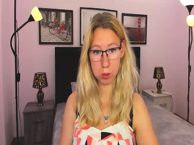 Live sex webcam photo for LizaSwan #253727260