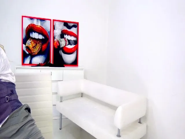 Live sex webcam photo for LouisaCreamy #258743640