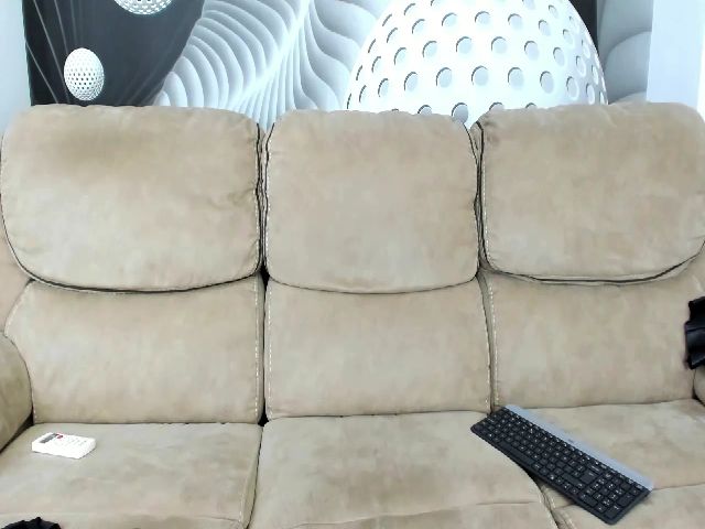 Live sex webcam photo for HaleySweet18 #259114004