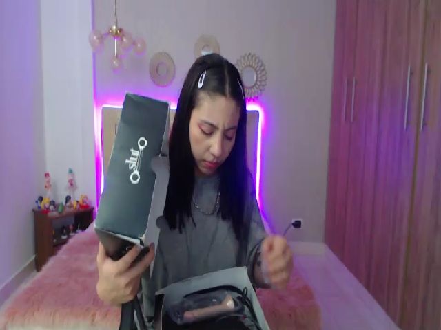 Live sex webcam photo for Emily_evans18 #262947106