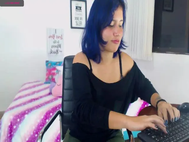 Live sex webcam photo for Emily_2016 #260548049