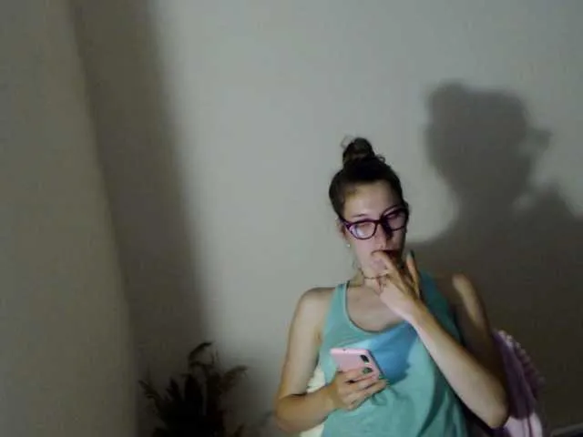 Live sex webcam photo for Emmi-li #248794221